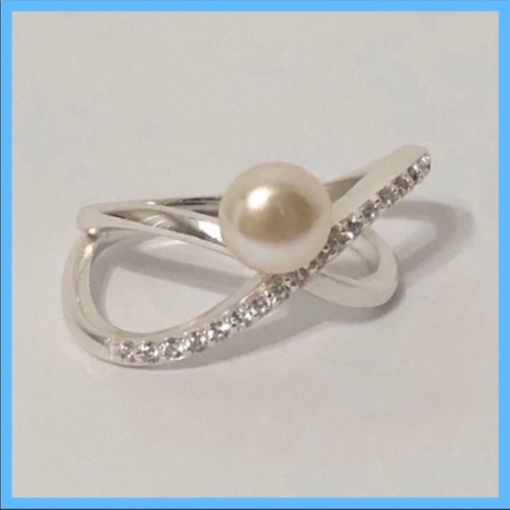 STERLING SILVER AND PEARL RING